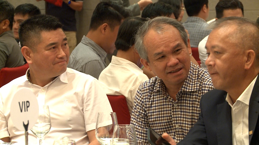 HLV Vũ Tiến Thành không muốn "sống trong sợ hãi", bầu Đức dự Lễ xuất quân CLB TP.HCM - Ảnh 2.