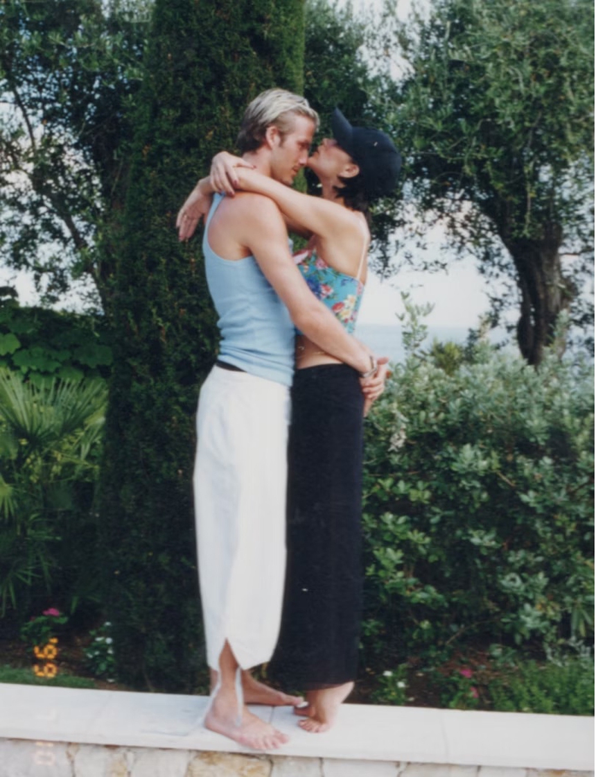 Victoria kể lại câu chuyện tình với David Beckham qua sản phẩm nước hoa mới - Ảnh 1.