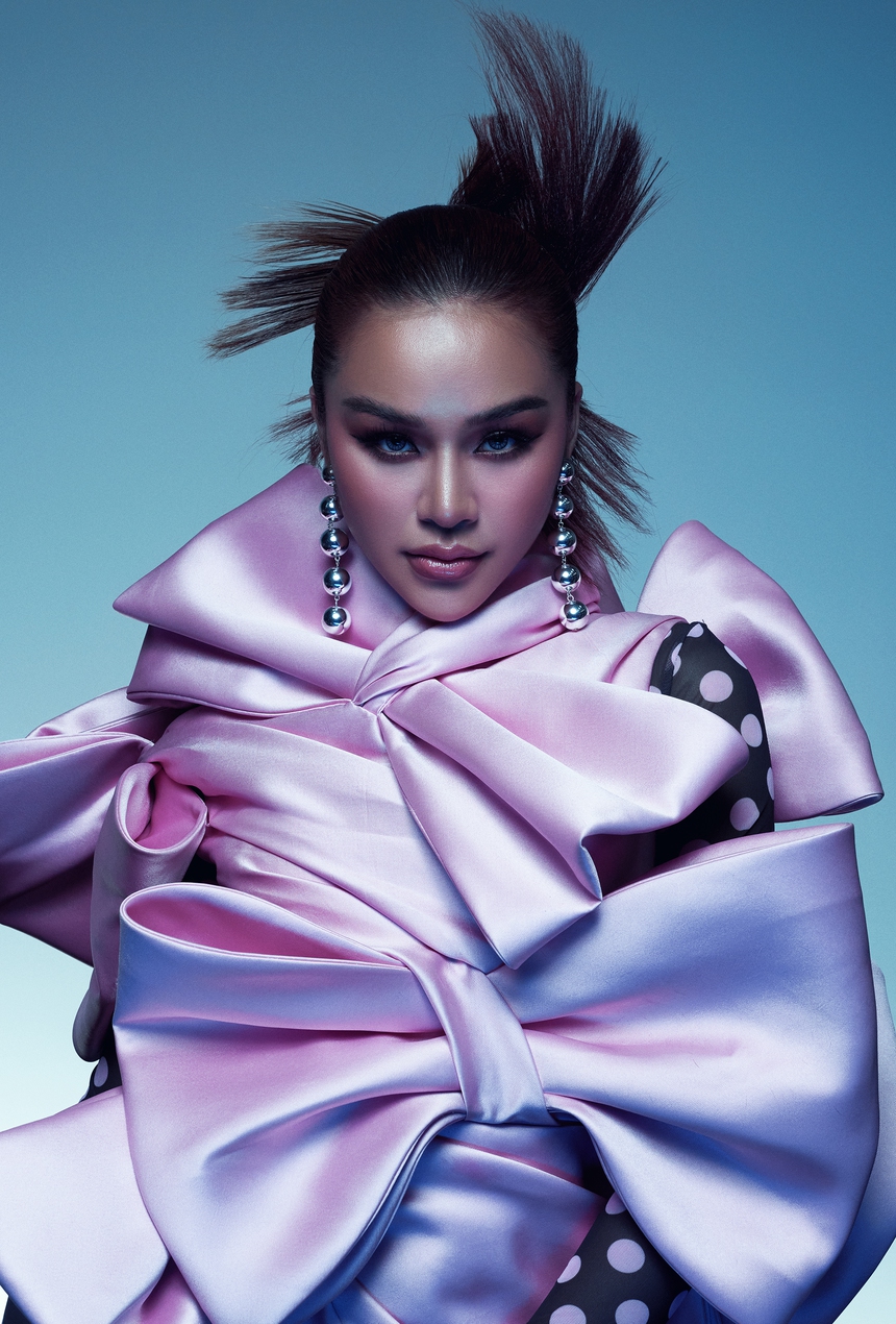 Quán quân The New Mentor Lê Thu Trang ấn tượng với loạt thiết kế độc đáo của Đỗ Mạnh Cường - Ảnh 4.