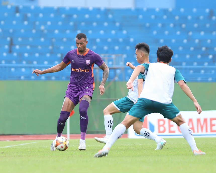 Tin nóng bóng đá Việt sáng 2/11: HLV Mai Đức Chung nói lời cảm ơn, CLB Hà Nội đón thêm bệnh binh - Ảnh 4.