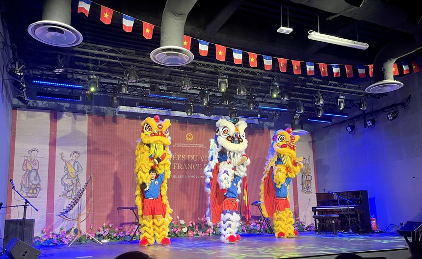 Ngày Việt Nam tại Pháp 2023: Ấn tượng Võ Việt - Ảnh 6. Ngày Việt Nam tại Pháp 2023: Ấn tượng Võ Việt - Ảnh 6.