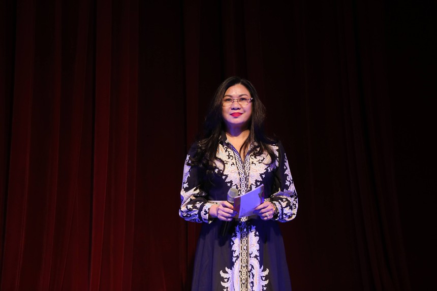 Khán giả xúc động khi xem vở nhạc kịch 'Viên đá ngũ sắc' - Ảnh 3.