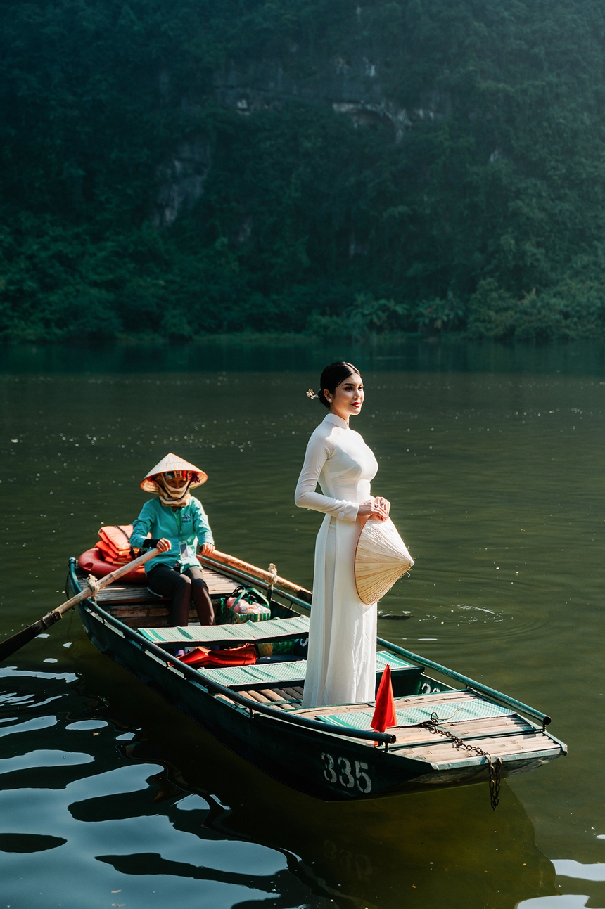"Ngọc nữ Bolero" Lily Chen choáng ngợp trước cảnh sắc Tràng An – Ninh Bình - Ảnh 1.