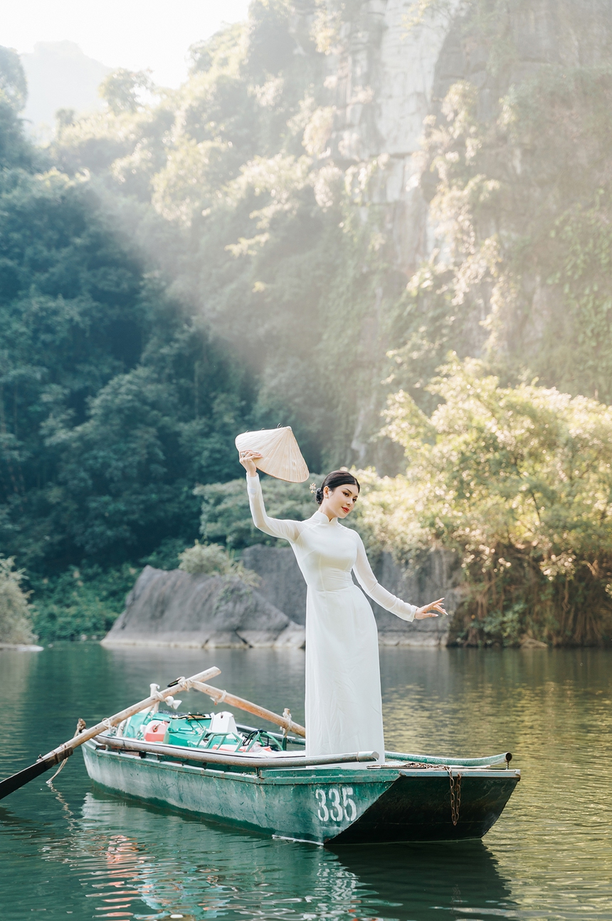 "Ngọc nữ Bolero" Lily Chen choáng ngợp trước cảnh sắc Tràng An – Ninh Bình - Ảnh 2.