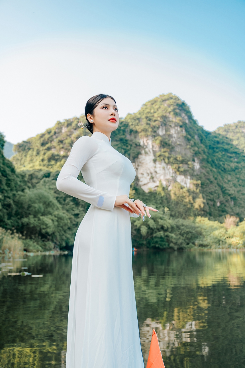 "Ngọc nữ Bolero" Lily Chen choáng ngợp trước cảnh sắc Tràng An – Ninh Bình - Ảnh 4.