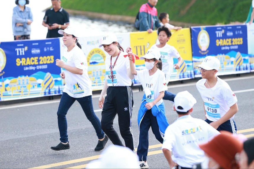 Giải chạy trực tuyến nhân ngày 20/11 dành cho thầy và trò - Ảnh 2.