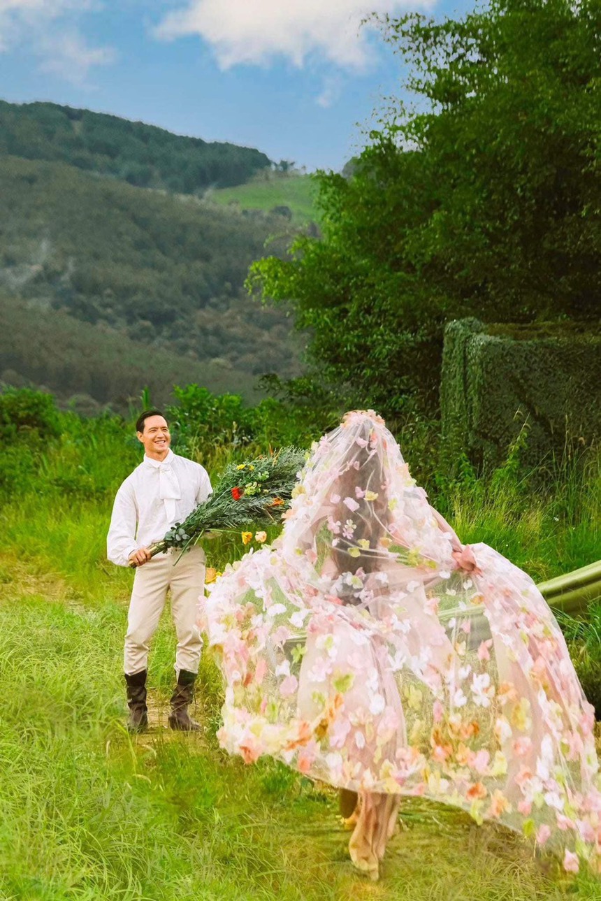 Kim Lý hé lộ ảnh mới, dân mạng đồn đoán sắp có 'đám cưới thế kỷ'? - Ảnh 1.