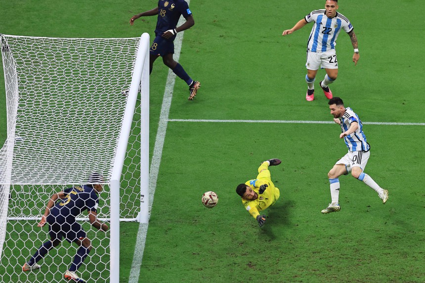 Zidane chuyện trò cùng Messi: 'Ghi bàn ở chung kết World Cup thật là tuyệt' - Ảnh 4.