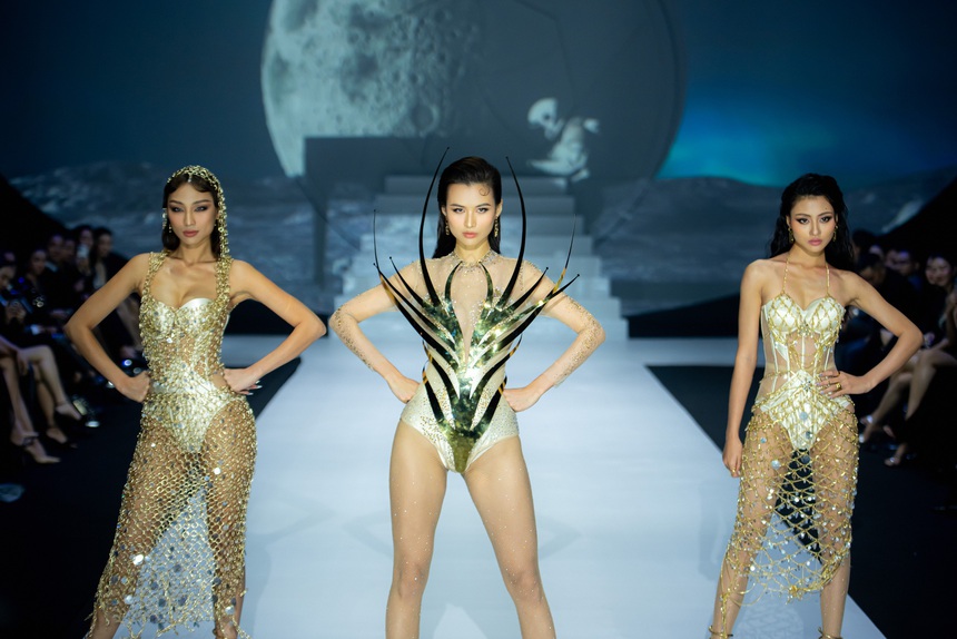 Top 59 Miss Cosmo Vietnam 2023 chuyên nghiệp trên sàn diễn thời trang - Ảnh 2.