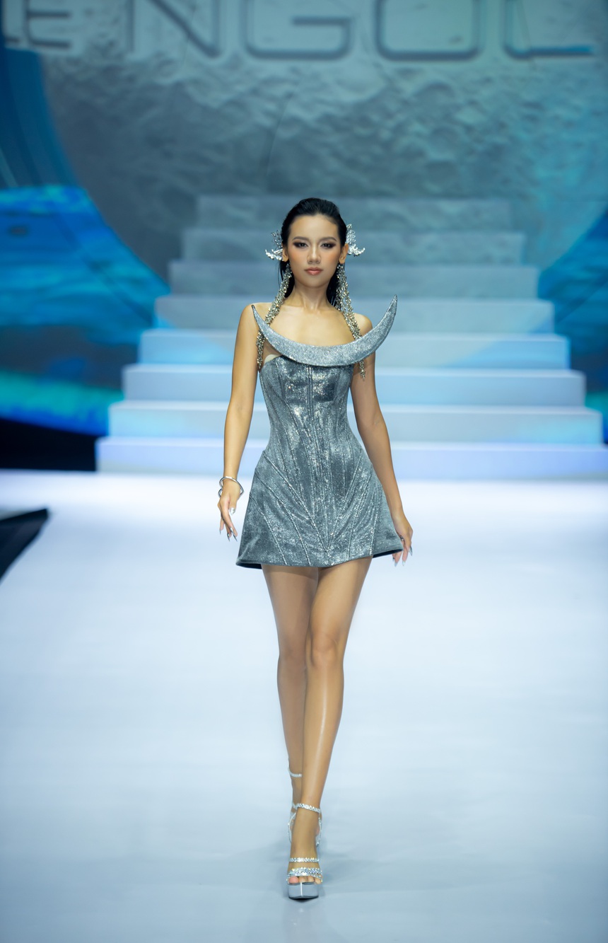 NTK Lê Ngọc Lâm 'thời trang hoá' bài thơ 'Đoàn thuyền đánh cá' - Ảnh 6.