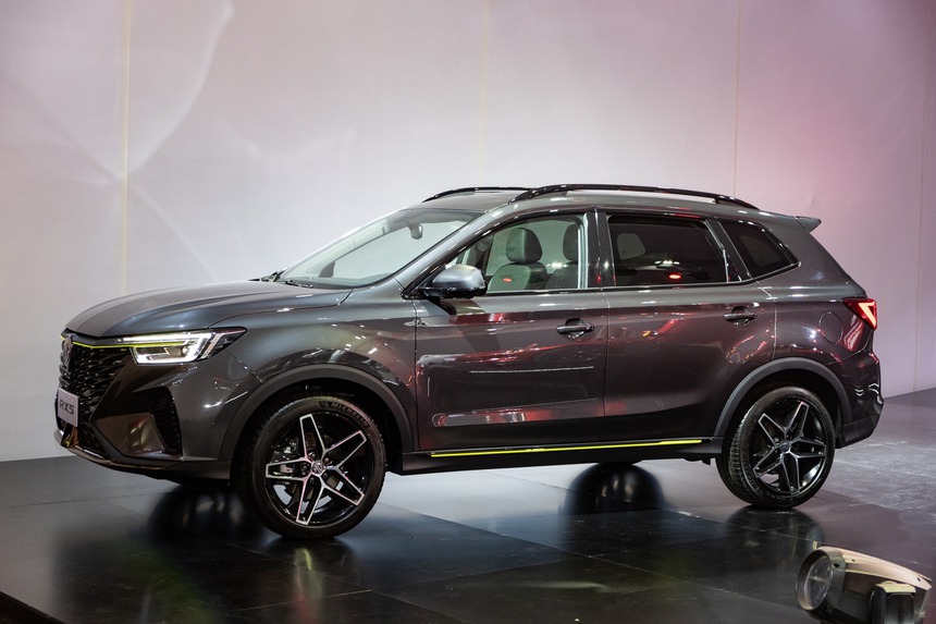 Tin xe hôm nay 11/11: MG RX5 giảm giá sốc sau hơn 1 tháng ra mắt, Land Rover biển xanh cũ được đấu giá 3 tỷ đồng - Ảnh 1. Tin xe hôm nay 11/11: MG RX5 giảm giá sốc sau hơn 1 tháng ra mắt, Land Rover biển xanh cũ được đấu giá 3 tỷ đồng - Ảnh 1.