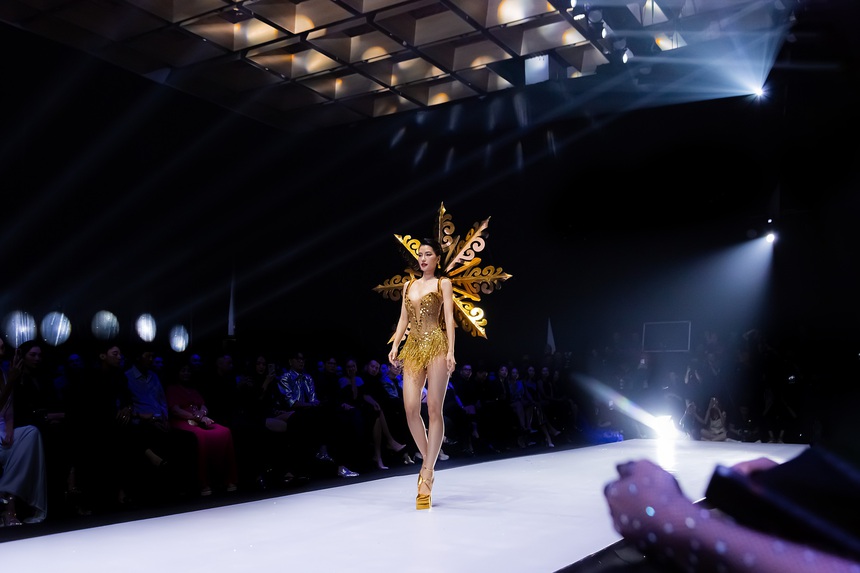 Top 59 Miss Cosmo Vietnam 2023 chuyên nghiệp trên sàn diễn thời trang - Ảnh 5.