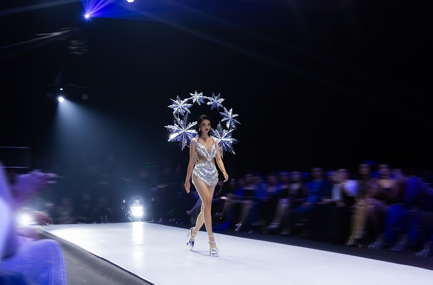 Top 59 Miss Cosmo Vietnam 2023 chuyên nghiệp trên sàn diễn thời trang - Ảnh 6.