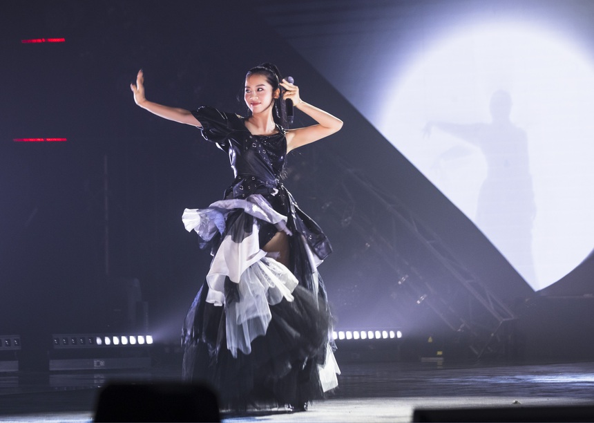 ‘Chị đẹp đạp gió rẽ sóng’ tập 3: Chia nhóm đầy bất ngờ, 30 Chị đẹp thử sức với các ca khúc giới trẻ - Ảnh 12.