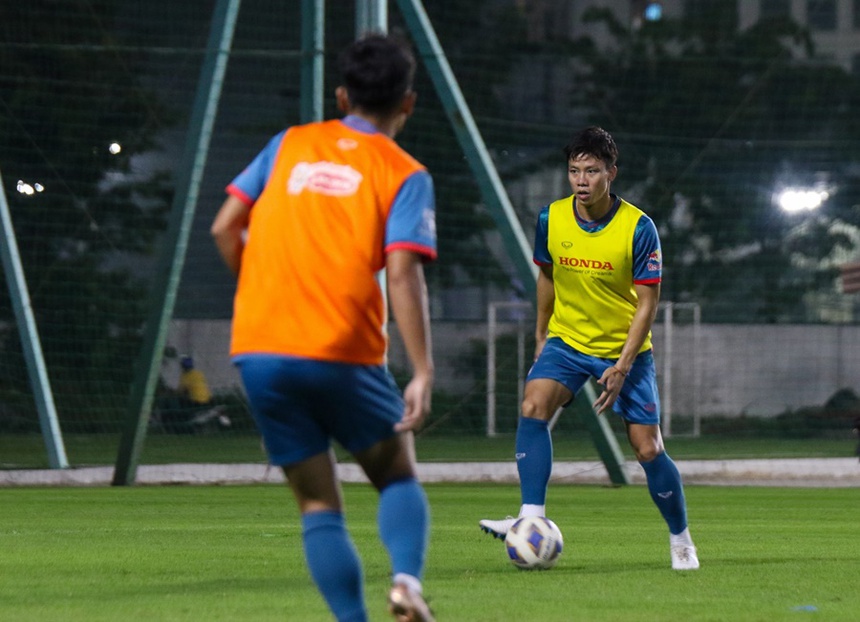 Tin nóng thể thao sáng 12/11: Lực sỹ Việt Nam lại có HCV thế giới sau Phạm Văn Mách, MU lầm lì vào top 6 - Ảnh 5.