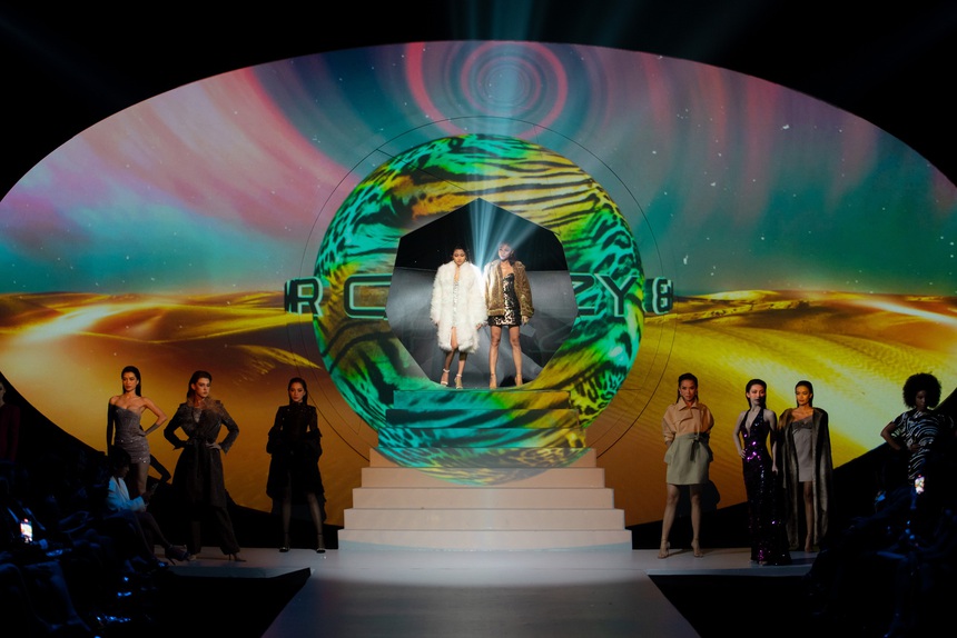 Top 59 Miss Cosmo Vietnam 2023 chuyên nghiệp trên sàn diễn thời trang - Ảnh 4.