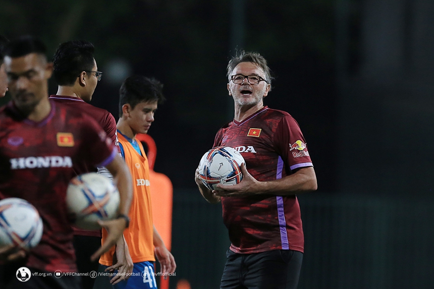 Tin nóng bóng đá Việt 24/3: Thống kê trận thắng của HLV Troussier, ĐT Indonesia vắng 2 cầu thủ nhập tịch - Ảnh 2.