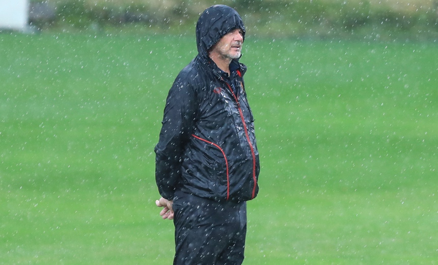 Chờ “trận cầu thật” - Ảnh 1.