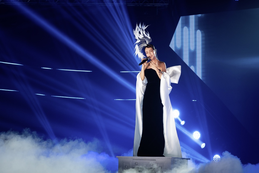 ‘Chị đẹp đạp gió rẽ sóng’ tập 3: Chia nhóm đầy bất ngờ, 30 Chị đẹp thử sức với các ca khúc giới trẻ - Ảnh 6.