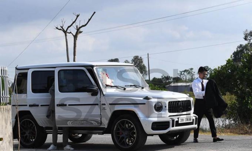 Bố vợ Đoàn Văn Hậu xuất hiện cực chất như Iron Man, khiến nhiều người trầm trồ trong lễ cưới con gái cưng - Ảnh 3.