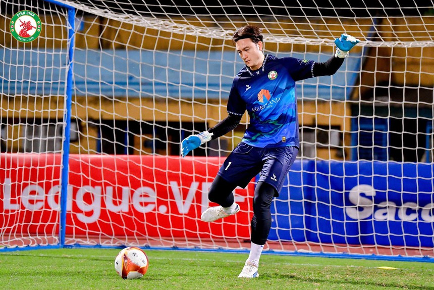 Tin nóng bóng đá Việt sáng 13/11: Văn Lâm tập thêm kỹ năng chơi chân, lý do HLV Gong tới CLB CAHN - Ảnh 2.