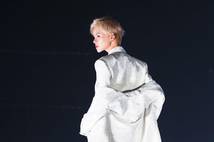 ‘Chị đẹp đạp gió rẽ sóng’ tập 3: Chia nhóm đầy bất ngờ, 30 Chị đẹp thử sức với các ca khúc giới trẻ - Ảnh 10.