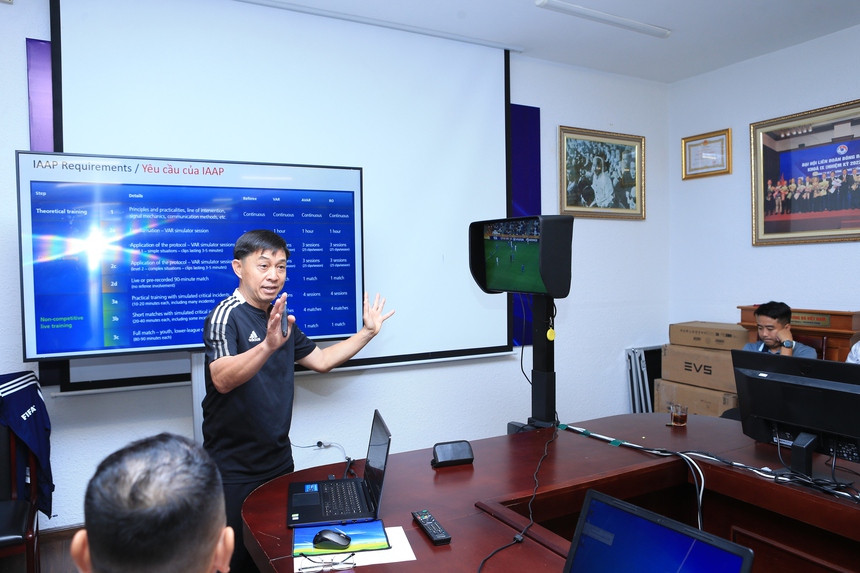 Khai mạc Lớp đào tạo Trọng tài VAR khóa 2 - Ảnh 2. Khai mạc Lớp đào tạo Trọng tài VAR khóa 2 - Ảnh 2.