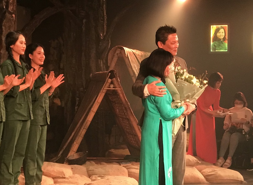 Các nghệ sĩ Bangladesh dựng vở 'Huyền thoại tuổi thanh xuân' của đạo diễn Lê Quý Dương - Ảnh 3.