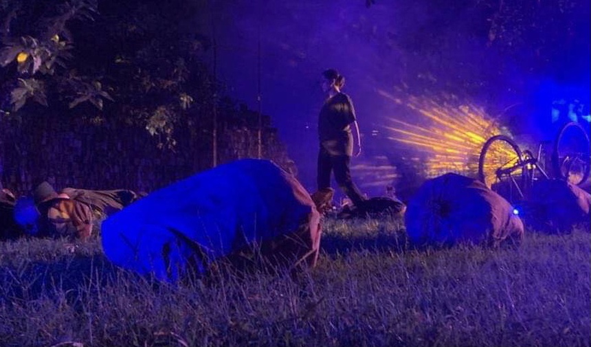 Các nghệ sĩ Bangladesh dựng vở 'Huyền thoại tuổi thanh xuân' của đạo diễn Lê Quý Dương - Ảnh 2.