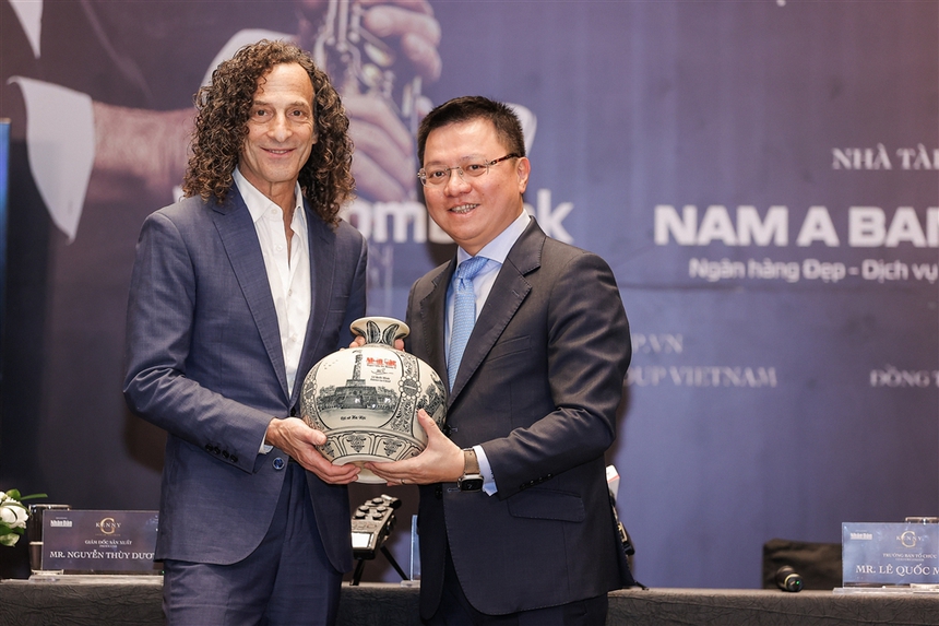 Nghệ sĩ saxophone Kenny G: 'Tôi đã trình diễn từ trái tim' - Ảnh 2. Nghệ sĩ saxophone Kenny G: 'Tôi đã trình diễn từ trái tim' - Ảnh 2.