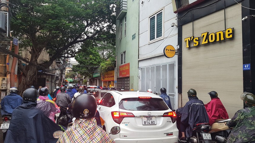  Hà Nội: Mưa rét kèm tắc đường trong ngày đầu tuần - Ảnh 7.