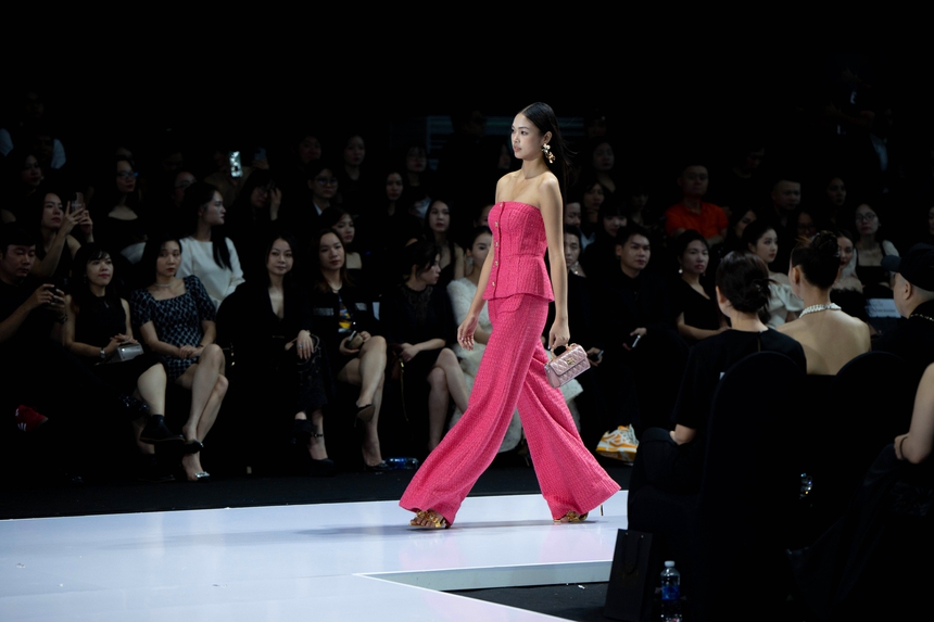Hoa hậu Mai Phương, Á hậu Phương Nhi đọ sắc trên sàn diễn thời trang - Ảnh 9.