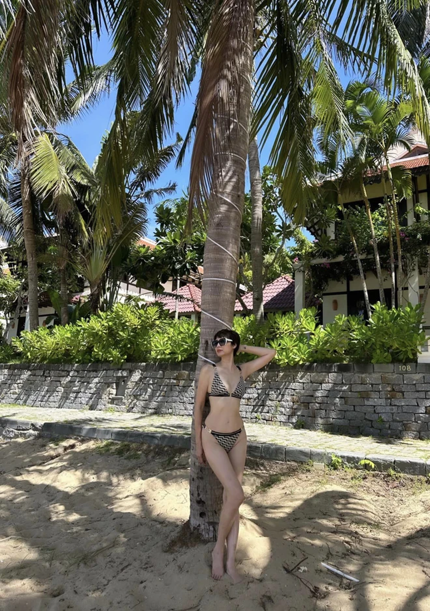 Mẹ vợ Đoàn Văn Hậu khiến CĐM trầm trồ về nhan sắc cực… đỉnh, dự đám cưới như đi sự kiện với túi hiệu 80 triệu đồng - Ảnh 7.