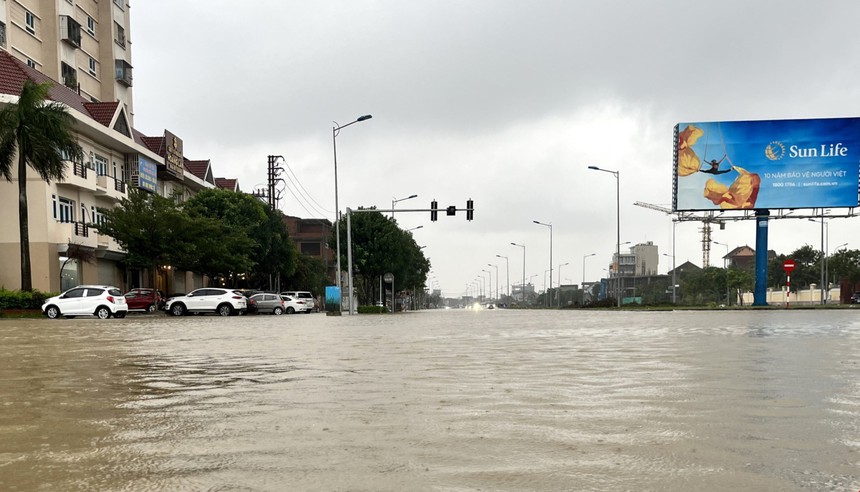 Mưa lớn, nhiều địa phương cho học sinh nghỉ học - Ảnh 3.