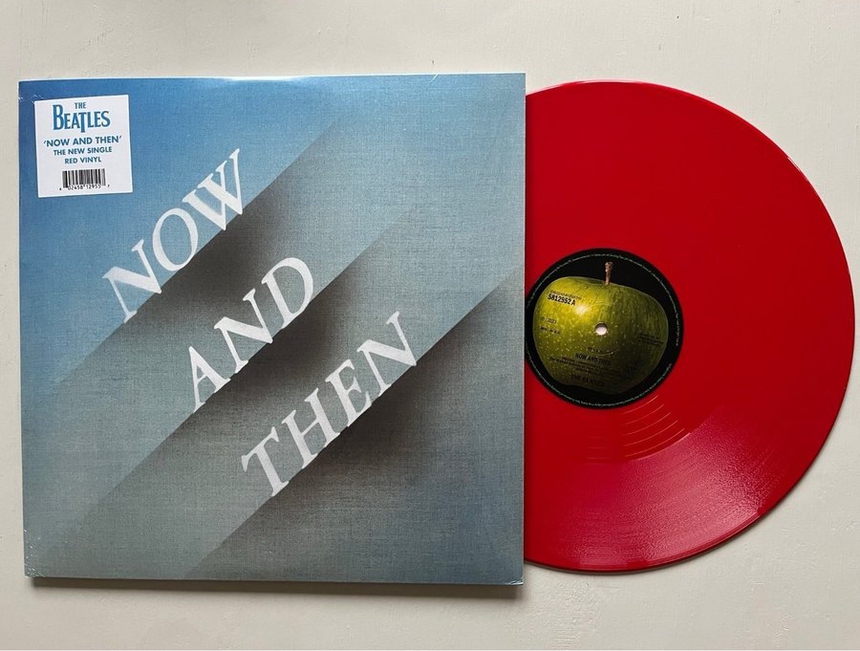 'Cơn sốt' Beatles trở lại với đĩa đơn 'Now And Then' đứng đầu bảng xếp hạng - Ảnh 1.