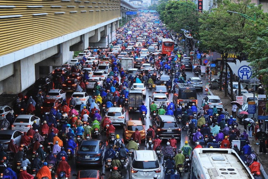  Hà Nội: Mưa rét kèm tắc đường trong ngày đầu tuần - Ảnh 4.