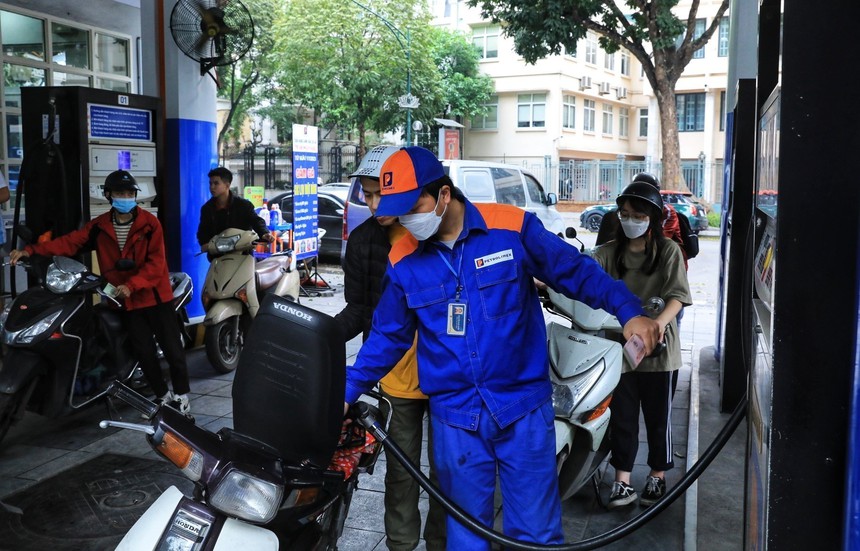 Giá xăng, dầu đồng loạt giảm - Ảnh 1. Giá xăng, dầu đồng loạt giảm - Ảnh 1.