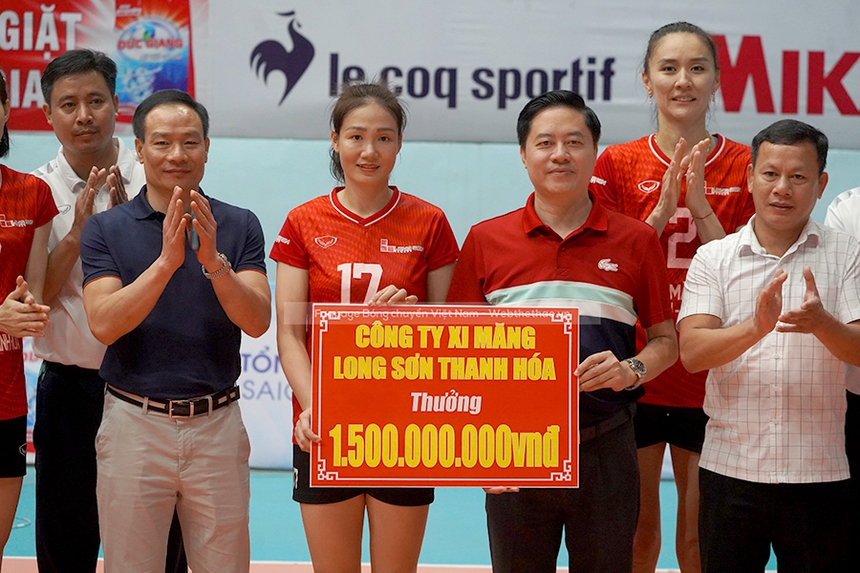 Tin nóng thể thao sáng 14/11: Bóng chuyền nữ Việt Nam chứng kiến nghịch lý cực khó tin, Djokovic được vinh danh - Ảnh 3.