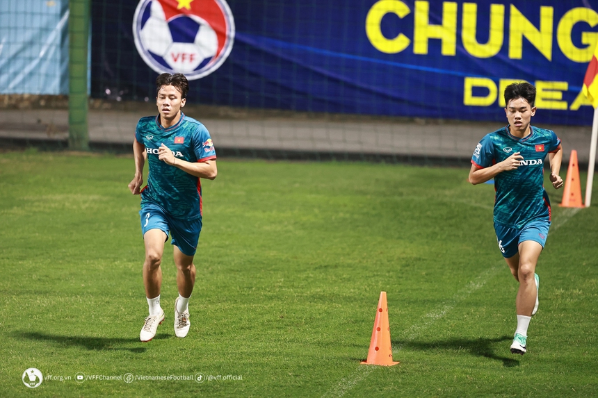 Tin nóng bóng đá Việt tối 14/11: Đình Bắc thổ lộ về HLV Troussier, ĐT Iraq nhận thêm tin xấu - Ảnh 2. Tin nóng bóng đá Việt tối 14/11: Đình Bắc thổ lộ về HLV Troussier, ĐT Iraq nhận thêm tin xấu - Ảnh 2.