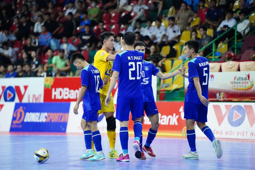 Bất ngờ đầu tiên ở giải futsal quốc gia - Ảnh 1.