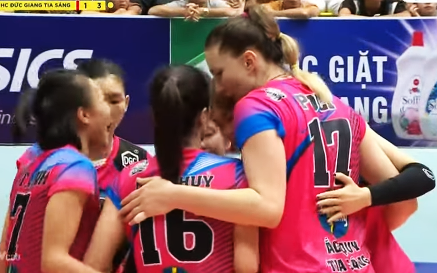 Tú Linh (số 7) gia hạn hợp đồng 3 năm với Hóa Chất Đức Giang