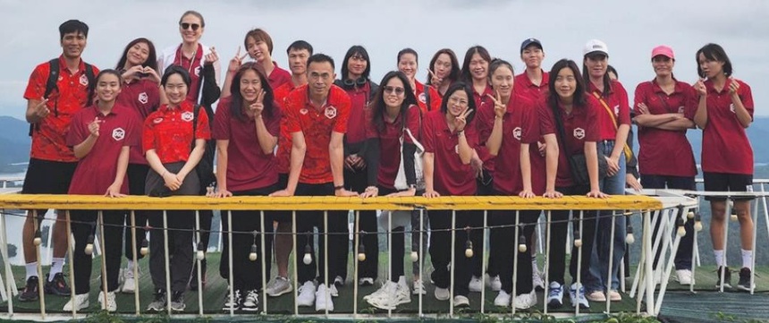 Các thành viên CLB Hóa Chất Đức Giang thăm quan hồ Tà Đùng