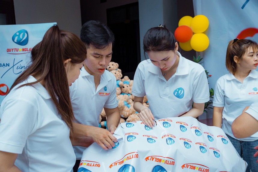 "Hành trình tình thương của i9 Quỹ Tương Lai: Hơi ấm nơi những trái tim kém may mắn" - Ảnh 3.