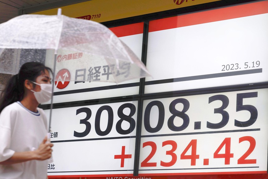 Đa số người có thu nhập cao ở Nhật Bản đầu tư vào chứng khoán - Ảnh 1. Đa số người có thu nhập cao ở Nhật Bản đầu tư vào chứng khoán - Ảnh 1.