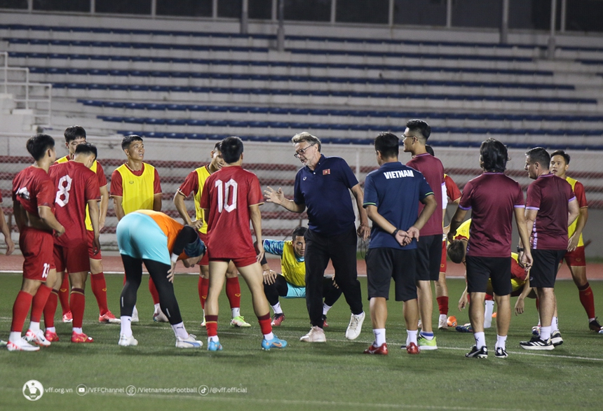 HLV Troussier đủ đội hình tạo kỳ tích trước Nhật Bản - Ảnh 3.