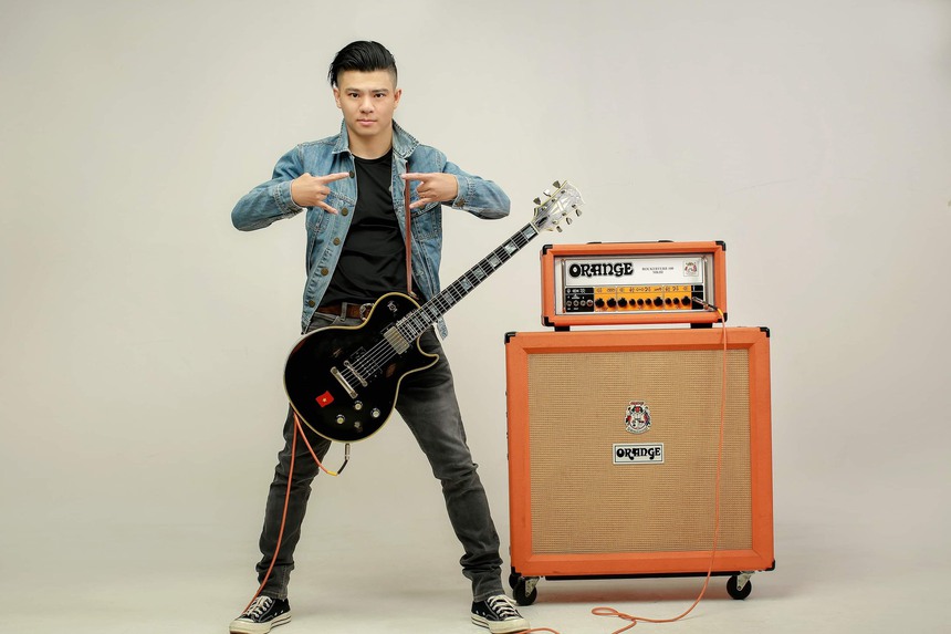 Khi rocker 'làm xiếc' - Ảnh 1.