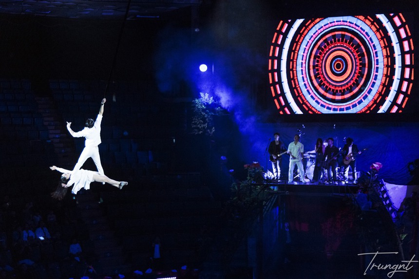 Khi rocker 'làm xiếc' - Ảnh 5.