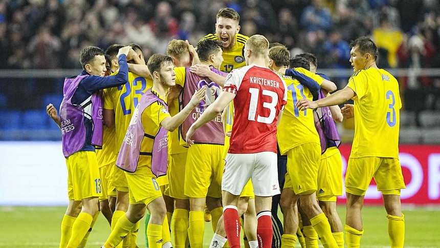 EURO 2024: Kỉ lục gia Ronaldo và lịch sử chờ Kazakhstan - Ảnh 1. EURO 2024: Kỉ lục gia Ronaldo và lịch sử chờ Kazakhstan - Ảnh 1.