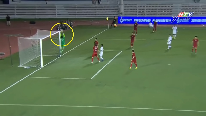 Hoàng Đức lập siêu phẩm sút xa làm sân Rizal Memorial bùng nổ, ĐT Việt Nam thắng kịch tính ở phút bù giờ - Ảnh 3.