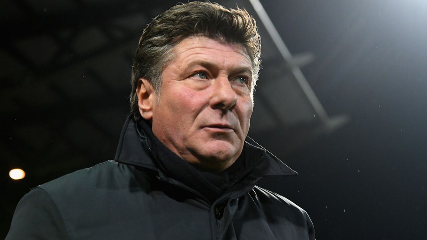 Mazzarri và “chiếc lò xay” HLV của De Laurentiis - Ảnh 1. Mazzarri và “chiếc lò xay” HLV của De Laurentiis - Ảnh 1.